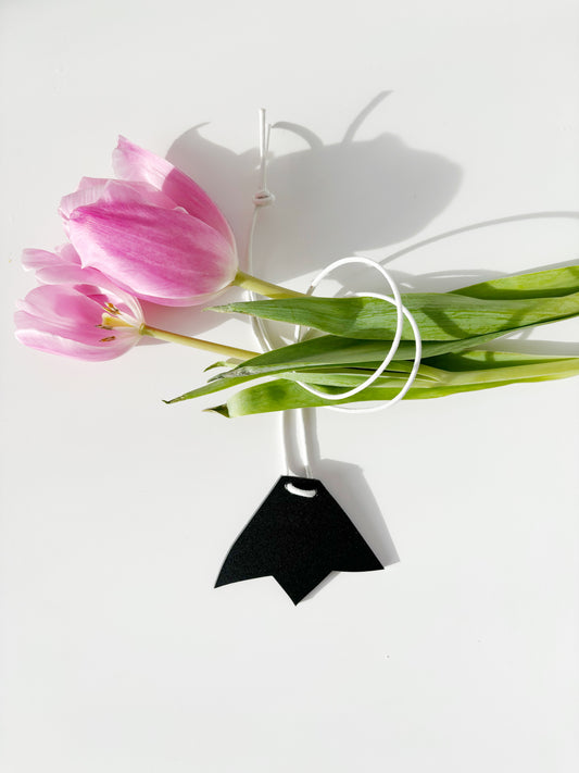 single flower pendant necklace, tulip