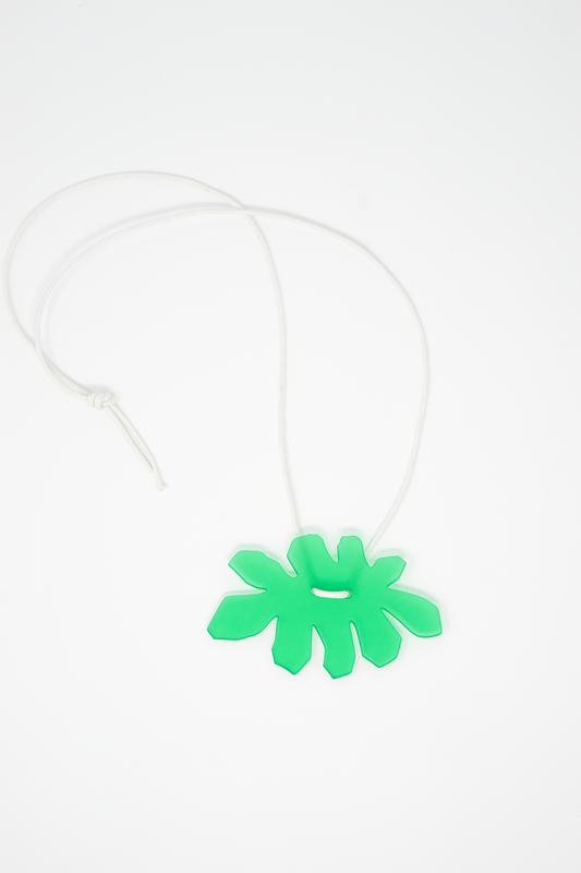 single daisy pendant necklace, two options